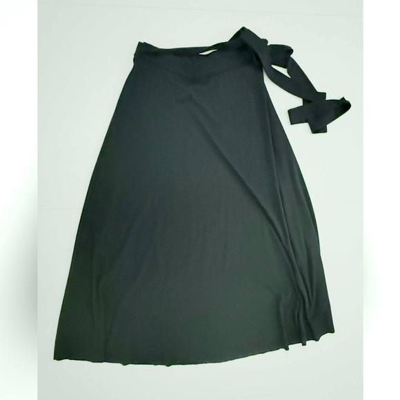 Club Monaco Navy Nataliyah Skirt, size small - Picture 3 of 5
